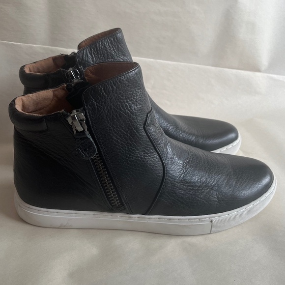 Kenneth Cole Gentle Souls Carter Leather Mid Top Cushioned Comfy Black Sneakers - Picture 6 of 12